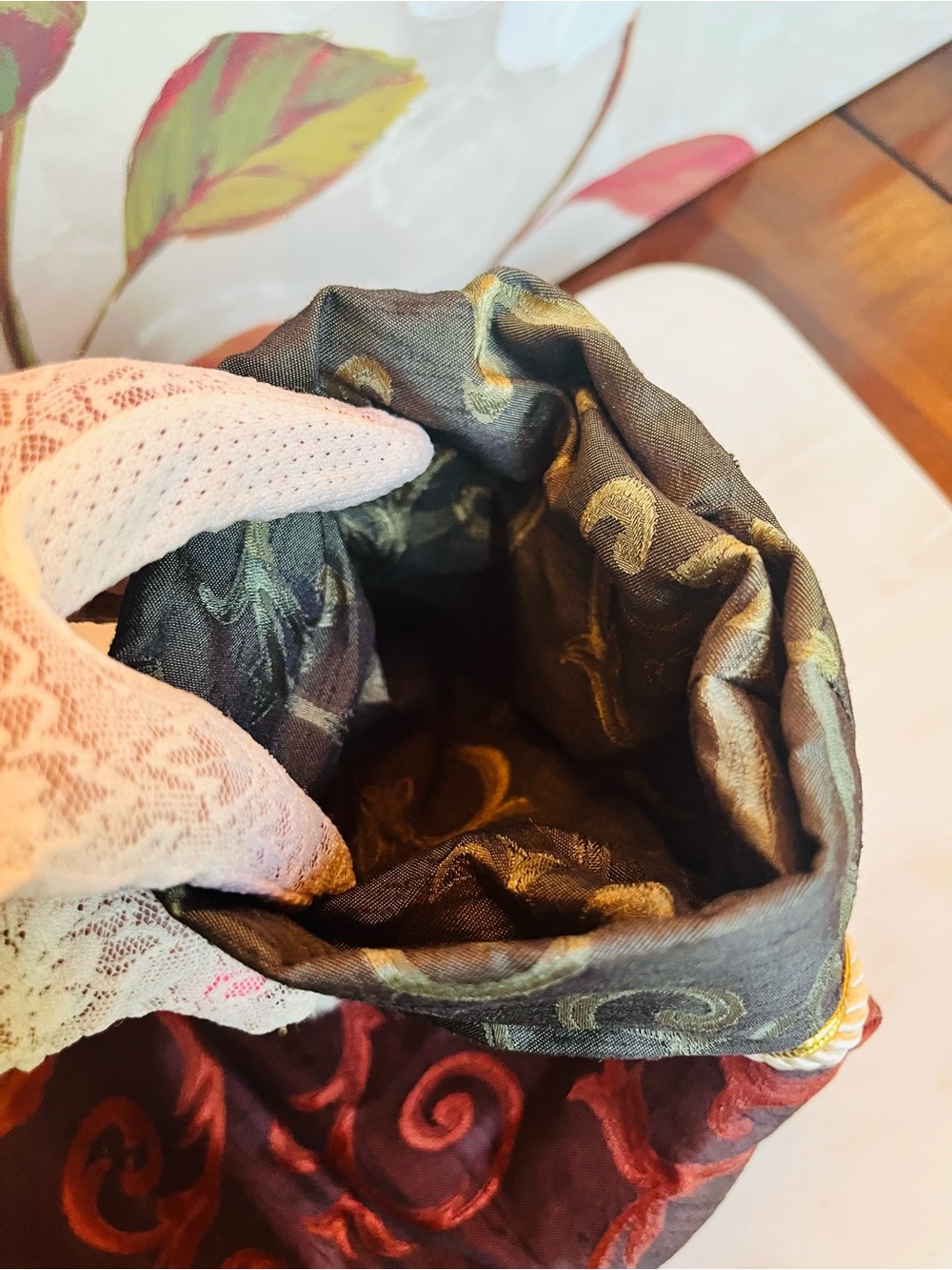 Silk-Like Brocade Wine Bottle Gift Pouch w/Embroidery & Drawstring (Like New) - Picture 7 of 11